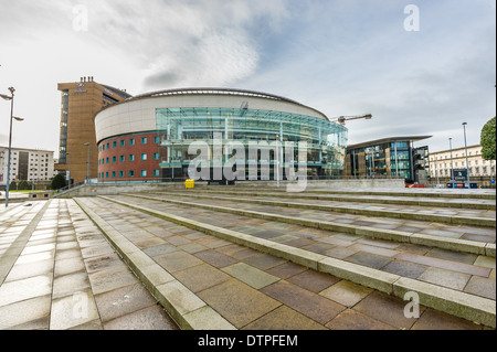 Il Waterfront Hall è una installazione polivalente, a Belfast, Irlanda del Nord, progettato da architetti locali' impresa. Foto Stock