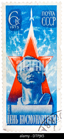 Unione Sovietica - circa 1975: un timbro stampato in URSS mostra A. Yuri Gagarin da L. Curbel cosmonauti, giorno, circa 1975 Foto Stock