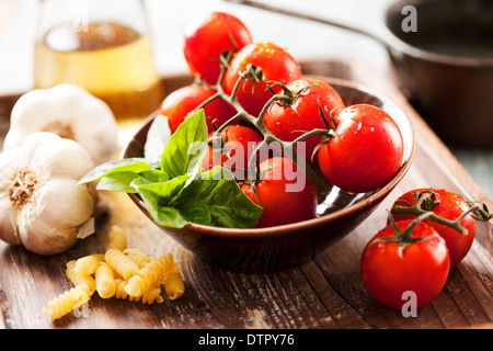 Ingredienti per un piatto di pasta Foto Stock