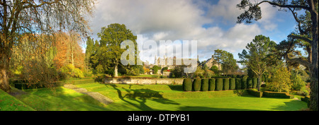 Mormorando di un ruscello in autunno sul fiume Aune - Parco Nazionale di Dartmoor Foto Stock