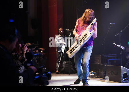 Londra, Regno Unito. Il 22 febbraio, 2014. "Tim Blake' preforme al Rock 4 Salvataggio e concerto di Hawkwind sensibilizzazione di crudeltà nei confronti degli animali compered dal presentatore TV Matthew Wright all'O2 Shepherds Bush Empire a Londra. Vedi foto di Li Capital/Alamy Live News Foto Stock