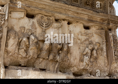 Il bottino preso dal tempio in Gerusalemme. sud pannello, l'Arco di Tito, Foro Romano, Roma, Italia Foto Stock