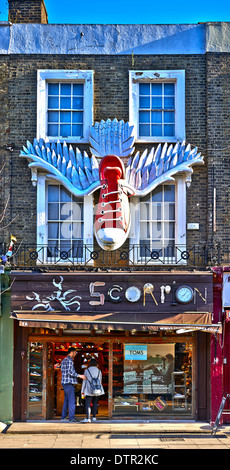 Il Camden mercati sono un certo numero di grandi adiacenti dei mercati di vendita al dettaglio in Camden Town Foto Stock