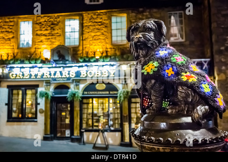 Greyfriars Bobby statua e pub Foto Stock