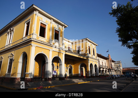 Restaurato edificio coloniale, Granada Nicaragua Foto Stock