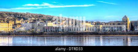 Weston-super-Mare Lungomare Somerset England Regno Unito su una mattina di sole in HDR Foto Stock