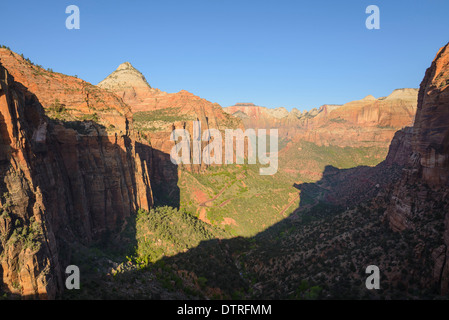 Viste dal Canyon Overlook trail, Parco Nazionale Zion, Utah, Stati Uniti d'America Foto Stock