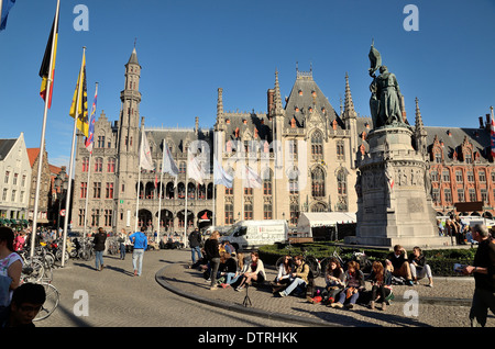 La piazza del mercato di Bruges Belgio Foto Stock