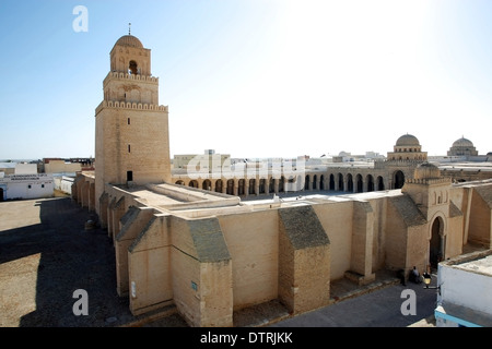 La grande moschea di Kairouan, noto anche come la Moschea di Uqba, una delle più importanti moschee in Tunisia. Foto Stock