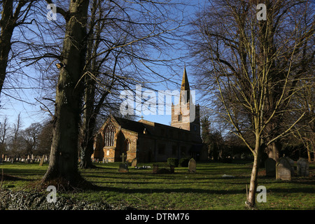 Bugbrooke villaggio chiesa e grave yard Foto Stock