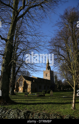 Bugbrooke villaggio chiesa e grave yard Foto Stock