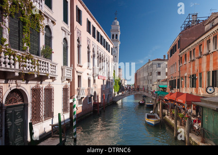 Canal e la torre di San Giorgio dei Greci Castello, Venezia Italia, Chiesa di San Giorgio dei Greci Foto Stock