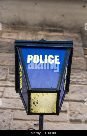 La polizia la spia blu al di fuori della stazione di polizia a Yarmouth, Isle of Wight, Regno Unito Foto Stock