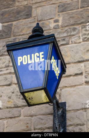 La polizia la spia blu al di fuori della stazione di polizia a Yarmouth, Isle of Wight, Regno Unito Foto Stock