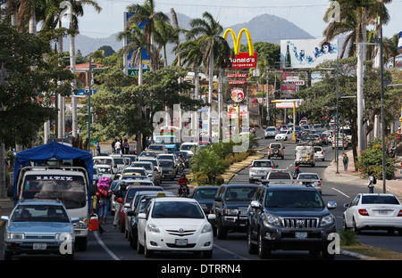 Il traffico pesante sulla Carretera Masaya, Managua Nicaragua Foto Stock