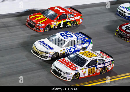 Daytona Beach, Florida, Stati Uniti d'America . 23 feb 2014. Daytona Beach, NC - Feb 23, 2014: Jamie McMurray (1), Brian Vickers (55) e Dale Earnhardt Jr (88) Credito: csm/Alamy Live News Foto Stock