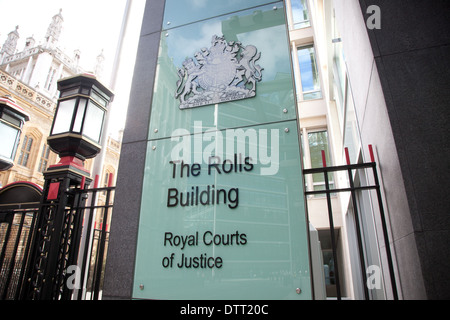 I rotoli la costruzione di un complesso di corte di Londra che è utilizzato dall'Alta Corte di giustizia. Foto Stock