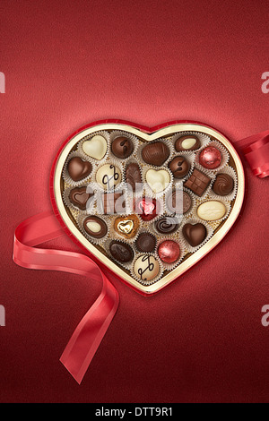 Close up a forma di cuore scatola di cioccolatini Foto Stock