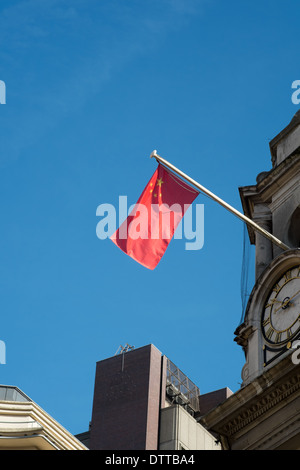 Gli investimenti cinesi in Birmingham bandiera cinese vola battenti 130 Colmore Row birmingham west Midlands England Regno Unito Foto Stock