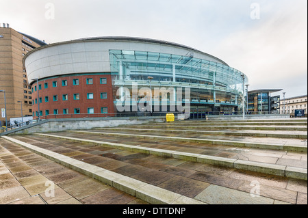 Il Waterfront Hall è una installazione polivalente, a Belfast, Irlanda del Nord, progettato da architetti locali' impresa. Foto Stock