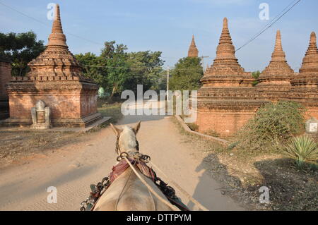 Carrozza a cavalli bagan,Birmania Foto Stock