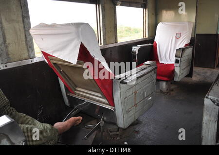 Classe superiore nello scompartimento di un treno birmano Foto Stock