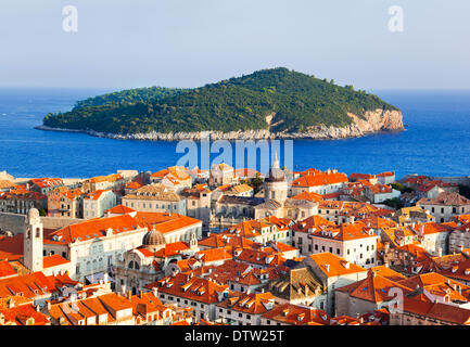 Città di Dubrovnik e l'isola in Croazia Foto Stock