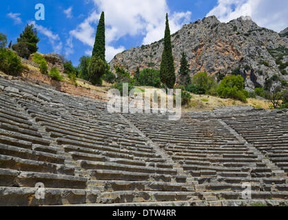 Rovine di anfiteatro in Delphi, Grecia Foto Stock