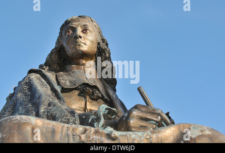 Blaise Pascal statua in Pascal square, scultura réalisée par Eugène Guillaume (1822-1905), Clermont-Ferrand, Puy-de-Dome, Auvergne, Francia Foto Stock