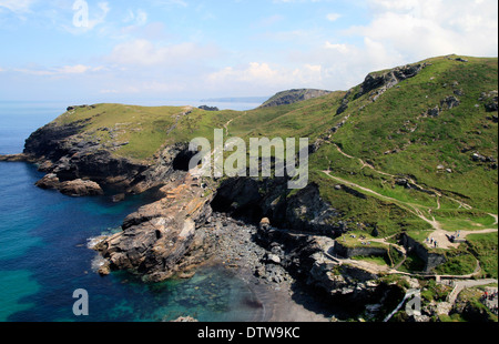 Scogliere vista dal castello con Barras naso Tintagel Cornwall Inghilterra REGNO UNITO Foto Stock