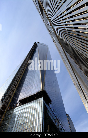 Guardando il World Trade Center Towers uno e sette. Foto Stock