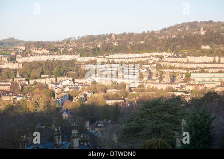 Vista panoramica guardando ad ovest sopra la città di Bath, North East Somerset, Inghilterra Foto Stock