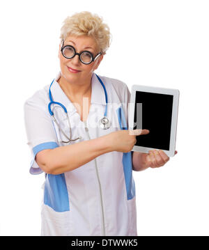 Coppia divertente medico con tablet PC isolato Foto Stock