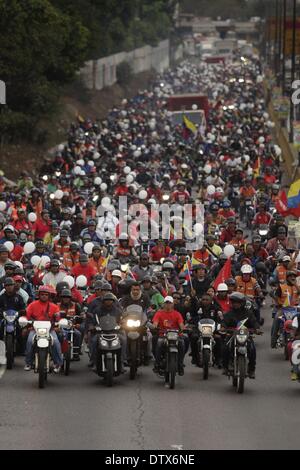 Caracas, Venezuela. 24 Febbraio, 2014. Motociclisti prendere parte al grande raduno di motociclisti per la pace" a Caracas, in Venezuela, nel febbraio 24, 2014. Credito: Juan Carlos La Cruz/AVN/Xinhua/Alamy Live News Foto Stock