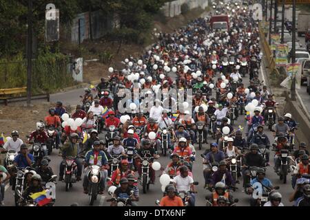 Caracas, Venezuela. 24 Febbraio, 2014. Motociclisti prendere parte al grande raduno di motociclisti per la pace" a Caracas, in Venezuela, nel febbraio 24, 2014. Credito: Juan Carlos La Cruz/AVN/Xinhua/Alamy Live News Foto Stock