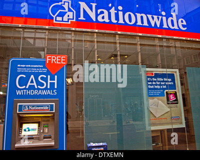 Nationwide Building Society mostra bancomat, City of London, Londra, Inghilterra, Regno Unito Foto Stock