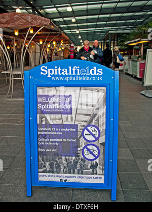 Ingresso al vecchio Spitalfields Market mostra segno bordo, London, England, Regno Unito Foto Stock