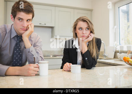 Donna e uomo avente una controversia Foto Stock