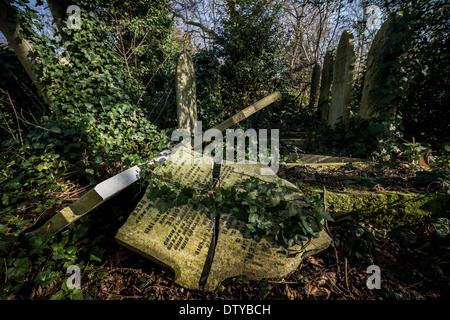 Tower Hamlets cimitero in East End di Londra, Regno Unito Foto Stock