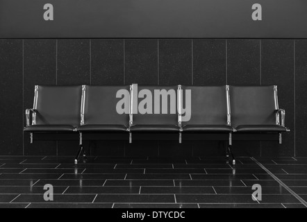 I posti vuoti nella lobby di airport Foto Stock