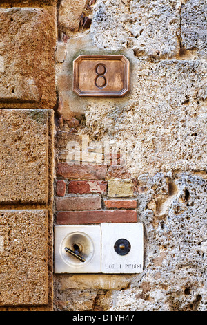 Dettaglio di una Toscana porta, Pienza, Toscana, Italia Foto Stock