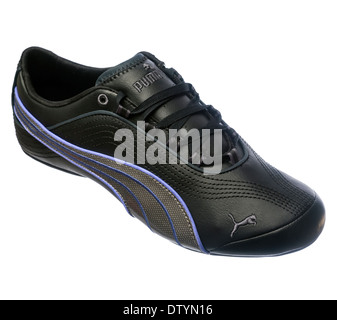 Donna in pelle nero Puma scarpe fitness Foto Stock