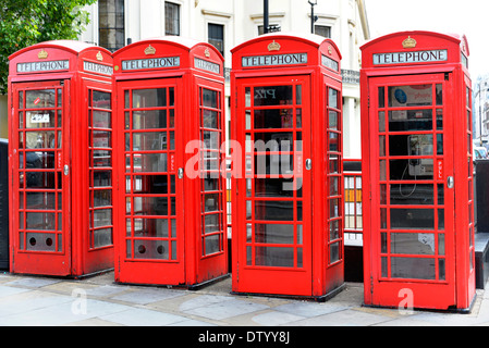 Cabine telefoniche rosse nella city di Londra, regione di Londra, England, Regno Unito Foto Stock