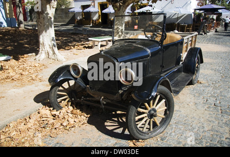 Auto d'epoca in Colonia del Sacramento, Uruguay Foto Stock