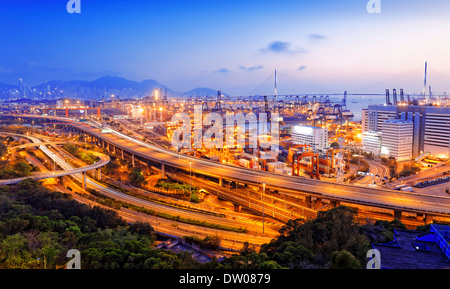 Kwai Tsing terminal per container e autostrada a hong kong Foto Stock