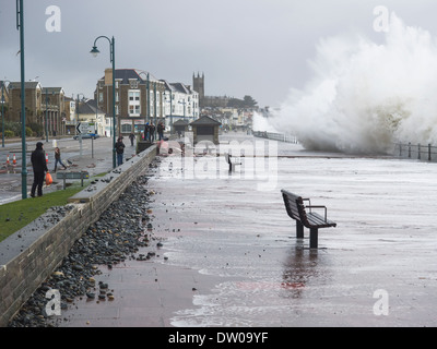 Penzance Promenade e il lungomare durante febbraio 2014 tempeste Foto Stock