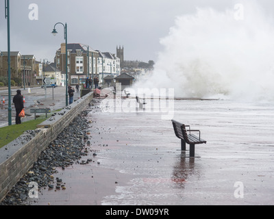 Penzance Promenade e il lungomare durante febbraio 2014 tempeste Foto Stock