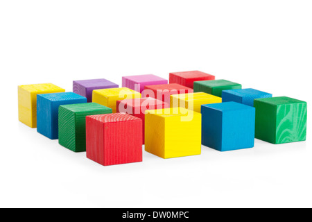 4*4 quadrato del giocattolo di legno di cubetti isolati su sfondo bianco Foto Stock
