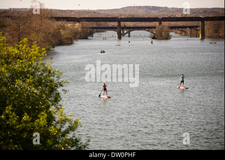 Stand Up Paddle sul Lago Lady Bird, Austin, Texas Foto Stock