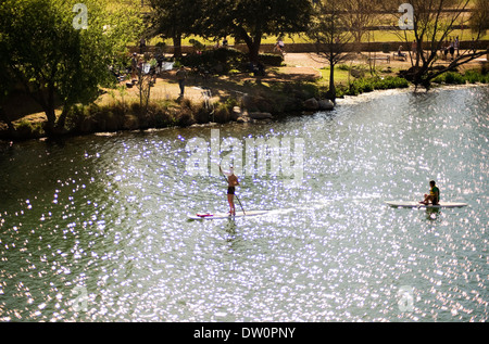 Stand Up Paddle sul Lago Lady Bird, Austin, Texas Foto Stock